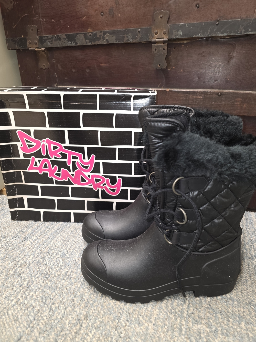 NWOT Dirty Laundry Women's Black Quilted Lace-Up Faux Fur Winter Boots
